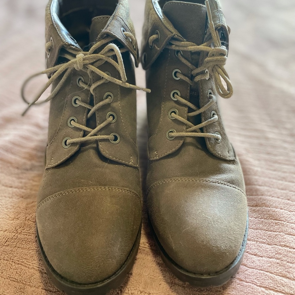Like New Lace Up Combat boots